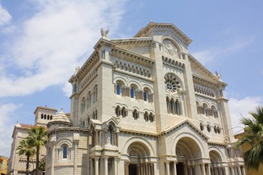 Monaco, Monaco-Ville - 22 Haziran 2018: Saint Nicholas Katedrali Monaco görünümünü
