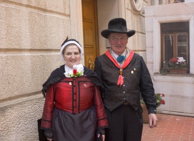 Monaco, Monaco-Ville - 22 Haziran 2018: Yerel sakinleri Monaco tatil ulusal kostümleri