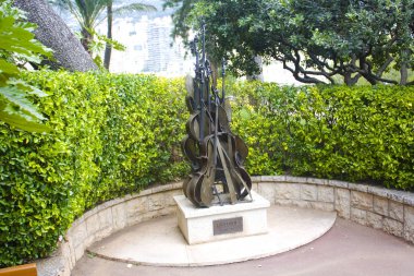Monaco, Monaco-Ville - 22 Haziran 2018: Heykel grubu müzik Monako'da park
