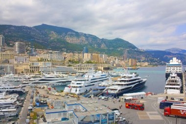 Monaco, La Condamine - 22 Haziran 2018: Görünümü bağlantı noktası ve bir yerleşim bölgesi olan Monako Prensliği
