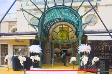 Monaco, Monte-Carlo - 22 Haziran 2018: Casino Cafe de Paris Monako