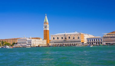 Venice, İtalya - 13 Ekim 2017: Panorama Lagoon güneşli gün tarihi bir Venedik