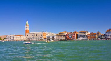 Venice, İtalya - 13 Ekim 2017: Panorama Lagoon güneşli gün tarihi bir Venedik