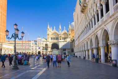 Venice, İtalya - 13 Ekim 2017: Piazza San Marco Doge Sarayı Venedik, İtalya ile