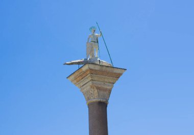 Venice, İtalya - 13 Ekim 2017: St Theodore San Marco Meydanı Venedik, İtalya, antik heykeli