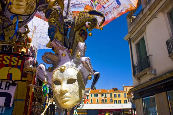 Venice, İtalya - 13 Ekim 2017: Venice Haritayı durumda, Venedik Karnavalı maskeleri