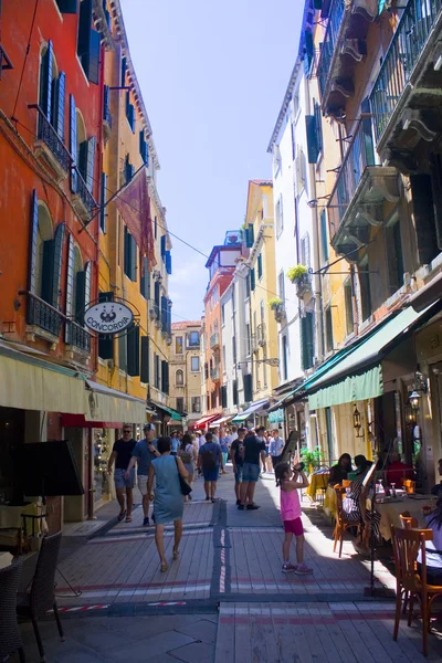 Венеция Италия Октября 2017 Года Туристы Улицах Венеции — стоковое фото