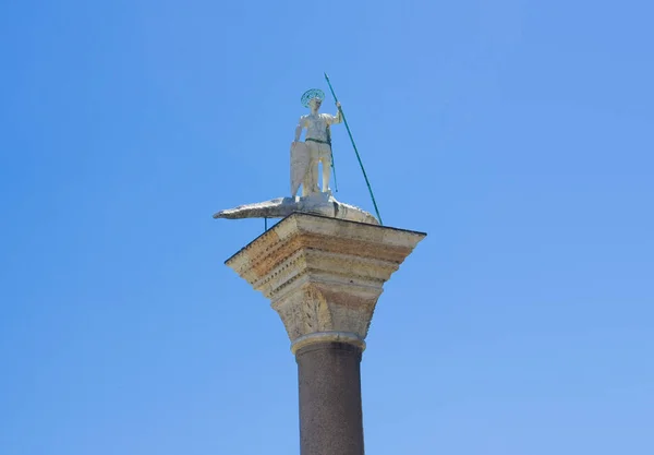 Veneza Itália Outubro 2017 Antiga Estátua São Teodoro Praça San — Fotografia de Stock