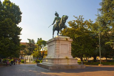 Verona, İtalya - 21 Haziran 2018: Vittorio Emanuele ikinci Kral Verona İtalya'nın anıt