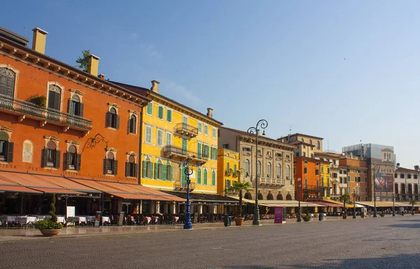 Verona Italia Junio 2018 Mazzini Street Popular Calle Comercial Turística — Foto de Stock