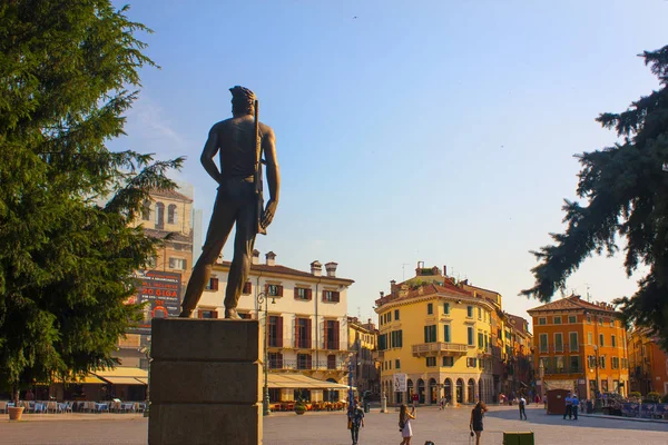 Verona Itália Junho 2018 Monumento Aos Caídos Pela Liberdade Piazza — Fotografia de Stock