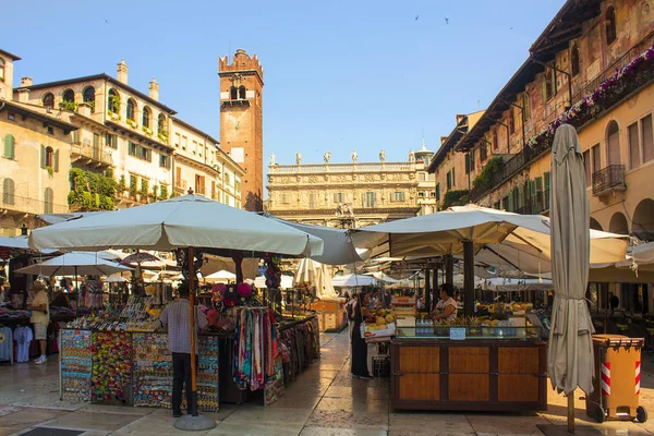 Verona Olaszország 2018 Június Piacon Piazza Delle Erbe Verona — Stock Fotó