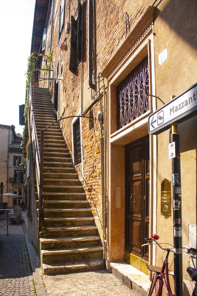 Βερόνα Ιταλία Ιουνίου 2018 Αίθριο Του Μεσαιωνικό Κτίριο Των Mazzanti — Φωτογραφία Αρχείου