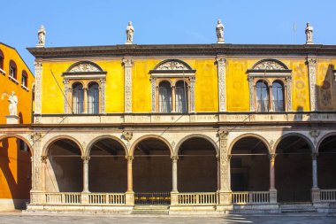 Verona, İtalya - 21 Haziran 2018: La Loggia del Consiglio Verona Piazza dei sinyorlar (The Palace Konseyi) üzerinde