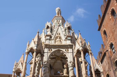 Verona, İtalya - 21 Haziran 2018: Mermer mezar olabilir Francesco Cansignorio della Scala (1340-1375) denir. Verona (Unesco Dünya Mirası), Veneto, İtalya 
