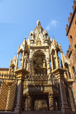 Verona, İtalya - 21 Haziran 2018: Mermer mezar olabilir Francesco Cansignorio della Scala (1340-1375) denir. Verona (Unesco Dünya Mirası), Veneto, İtalya 