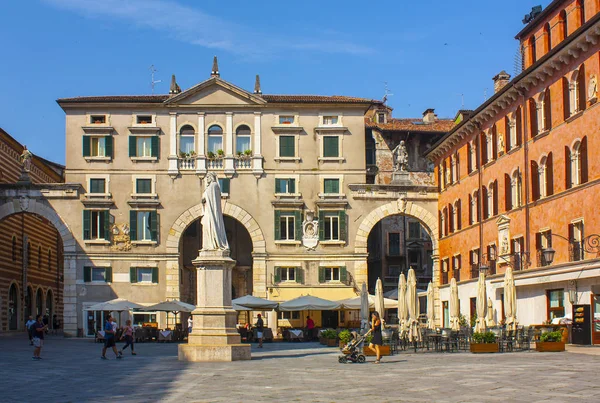 Verona Olaszország 2018 Június Dante Piazza Dei Signori Verona Emlékmű — Stock Fotó