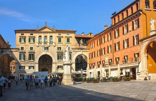 Verona Italia Junio 2018 Monumento Dante Piazza Dei Signori Verona — Foto de Stock