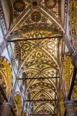 Verona, İtalya - 21 Haziran 2018: Verona iç St. Anastasia Kilisesi