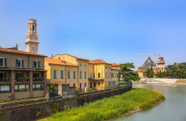 Verona, İtalya - 21 Haziran 2018: Adige Nehri Verona, görünüm