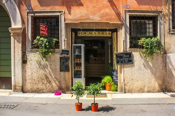 Verona Italia Junio 2018 Linda Tienda Pequeña Casco Antiguo Verona —  Fotos de Stock