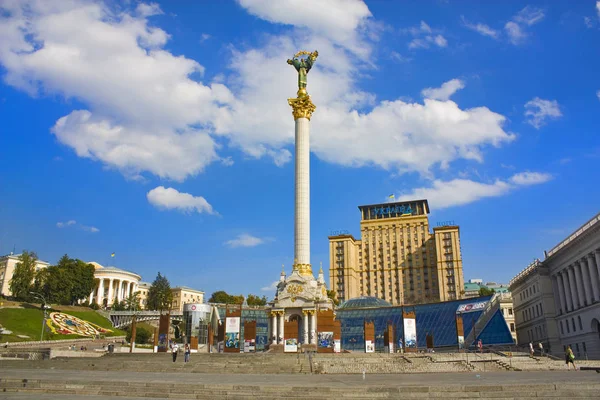 キエフの独立広場 またはマイダン ウクライナのキエフ ウクライナ 2018 独立記念碑 — ストック写真
