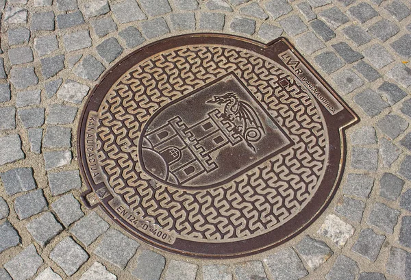 Slovenya, Ljubljana - 19 Haziran 2018: Ljubljana, güzel kanalizasyon kapağı 