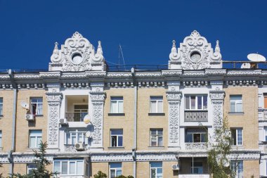 Kiev, Ukrayna - 1 Ağustos 2018: Kiev eski şehir'deki güzel eski bina