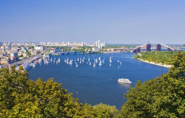 Kiev, Ukrayna - 1 Ağustos 2018: Görünüm Dnieper set, nehir İstasyonu Kiev of