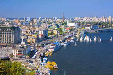 Kiev, Ukrayna - 1 Ağustos 2018: Görünüm Dnieper set, nehir İstasyonu Kiev of
