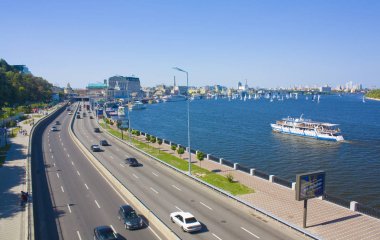 Kiev, Ukrayna - 1 Ağustos 2018: Görünüm Dnieper set, nehir İstasyonu Kiev of