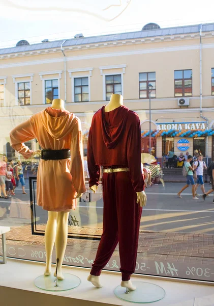 Kiev Ukraine Août 2018 Deux Mannequins Vêtus Vêtements Mode — Photo