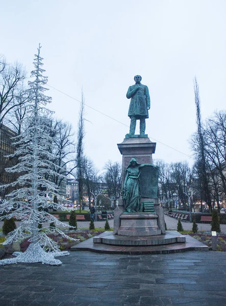 Helsinki Finland Januari 2018 Castillo San Runeberg Het Esplanade Park — Stockfoto