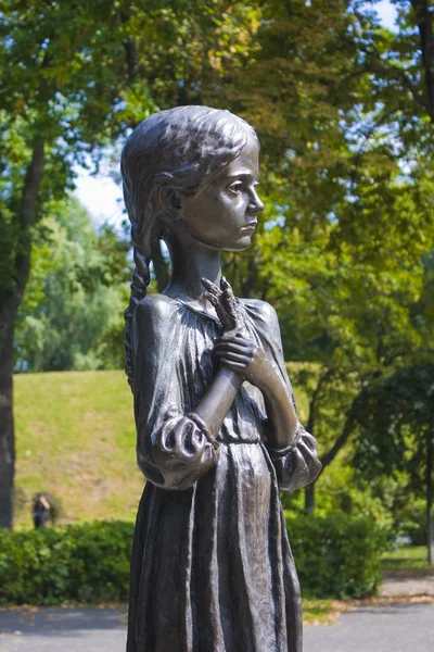 Kiev Oekraïne September 2018 Standbeeld Van Een Meisje Fragment Van — Stockfoto