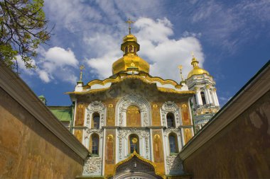 Kiev, Ukrayna - 4 Eylül 2018: Kiev Pechersk Lavra Trinity Gate kilisede (Kutsal kapıları)