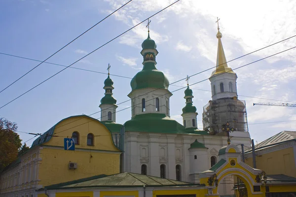 キエフのキエフ ペチェールシク大修道院近くのキエフ ウクライナ 2018 Feodosiyiv 修道院 — ストック写真