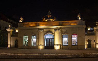 Varşova, Polonya - 24 Şubat 2018: Görünüm Kordegard'ın Galeri ve Varşova Potocki Sarayı