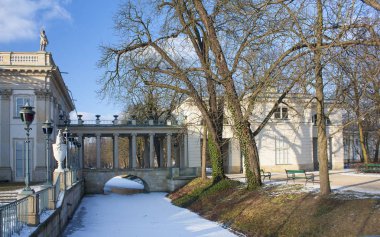 Varşova, Polonya - 24 Şubat 2018: Parçası Kraliyet Sarayı (su) kış Łazienki Park, Varşova, Polonya