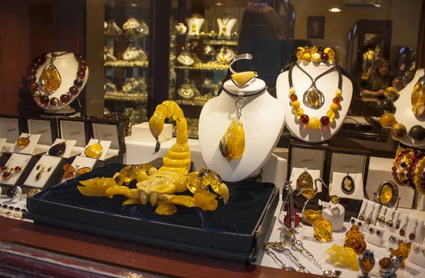 Βαρσοβία Πολωνία Φεβρουαρίου 2018 Amber Κοσμήματα Στη Βιτρίνα Του Καταστήματος — Φωτογραφία Αρχείου