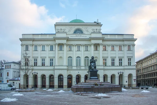 ニコラス コペルニクス 1830 コンパスとワルシャワの科学アカデミーの前に渾 Bertel Thorvaldsen によってワルシャワ ポーランド 2018 記念碑 — ストック写真