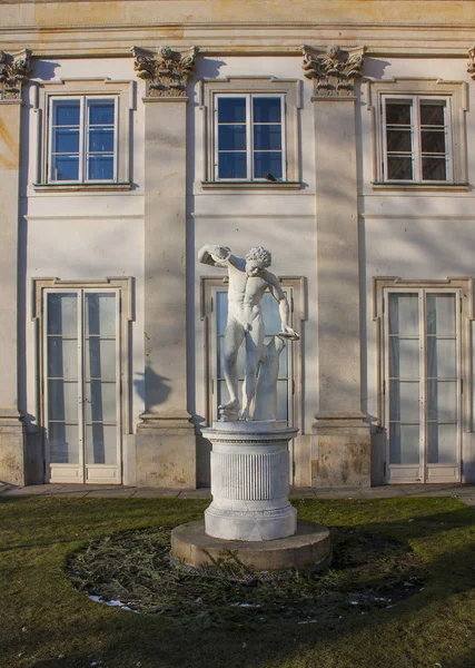 Varsóvia Polônia Fevereiro 2018 Escultura Palácio Real Palácio Sobre Água — Fotografia de Stock