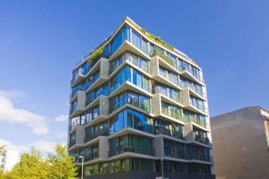 Berlin, Almanya - 25 Eylül 2018: Berlin'in merkezinde Modern binada