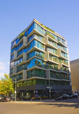 Berlin, Almanya - 25 Eylül 2018: Berlin'in merkezinde Modern binada