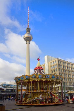 Berlin, Almanya - 25 Eylül 2018: Geleneksel Fuar tv Kulesi Alexanderplatz de Berlin, görünüm