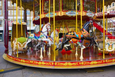 Berlin, Almanya - 25 Eylül 2018: Carousel Berlin Alexanderplatz Meydanı