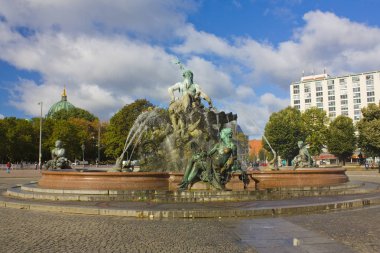 Berlin, Almanya - 25 Eylül 2018: Berlin Neptün Çeşmesi 