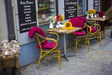 Berlin, Almanya - 25 Eylül 2018: Street Cafe de Berlin eski şehir