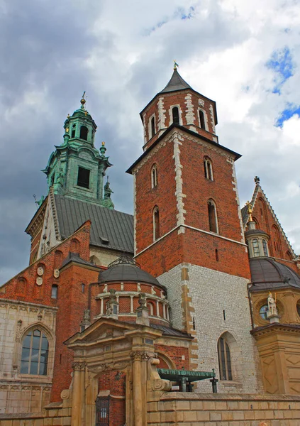 在波兰的克拉科夫市的瓦维尔城堡的大教堂 — 图库照片