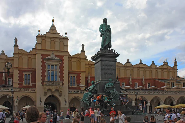 Krakow - 15 Haziran 2016. Sukennice, Krakow, Polonya'nın ana Meydanı — Stok fotoğraf