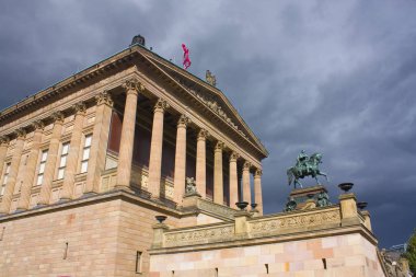 Berlin, Almanya - 25 Eylül 2018: Alte Nationalgalerie Müzesi adasında, Berlin'in Mitte bölgesinde